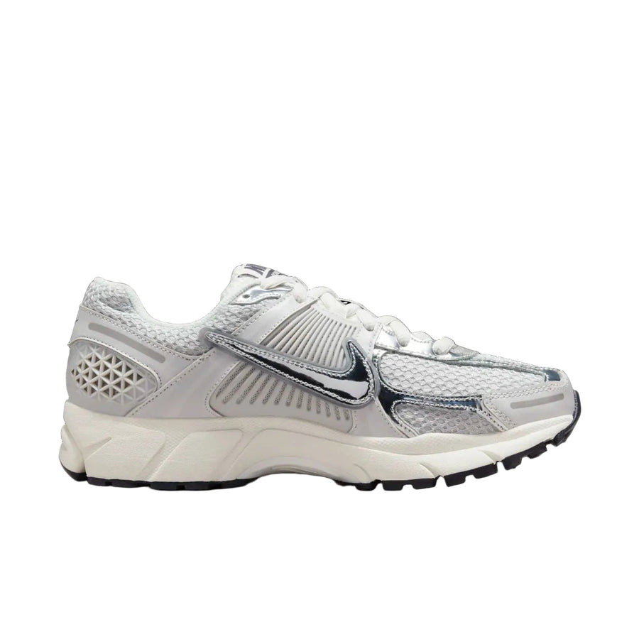 NIKE Zoom Vomero 5 "Metallic Silver"